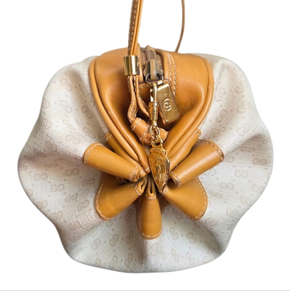 Vintage Gucci Micro GG Barrel Bag Cream Tan Crossbody 1980s Italy 007 115 5770 - Picture 8 of 16